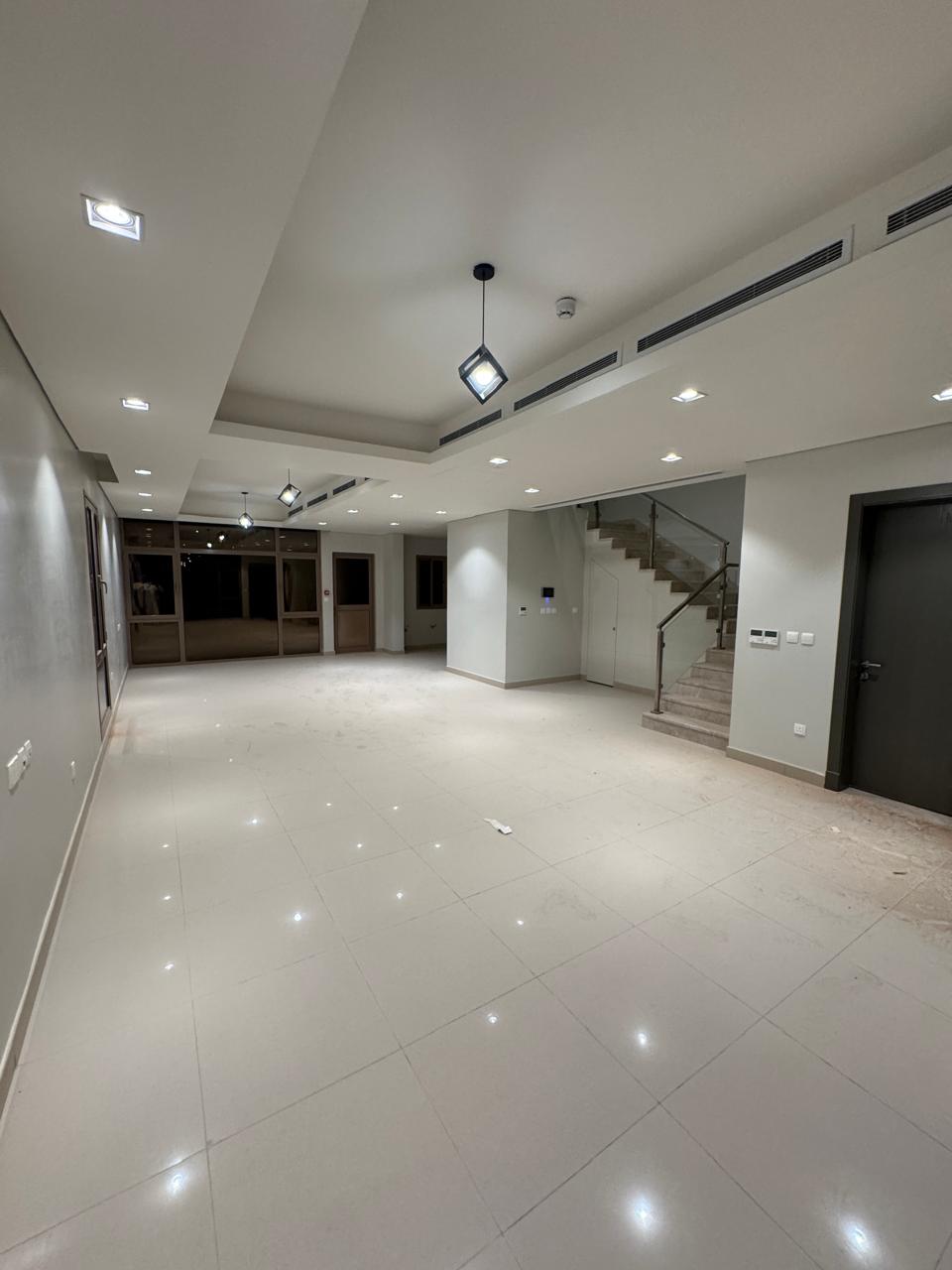 🏡 **3BD Luxurious Villa for Sale in Gated Compound**